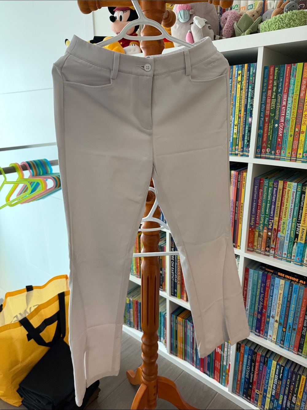 Women’s Slim Crop Jeans in Light Beige